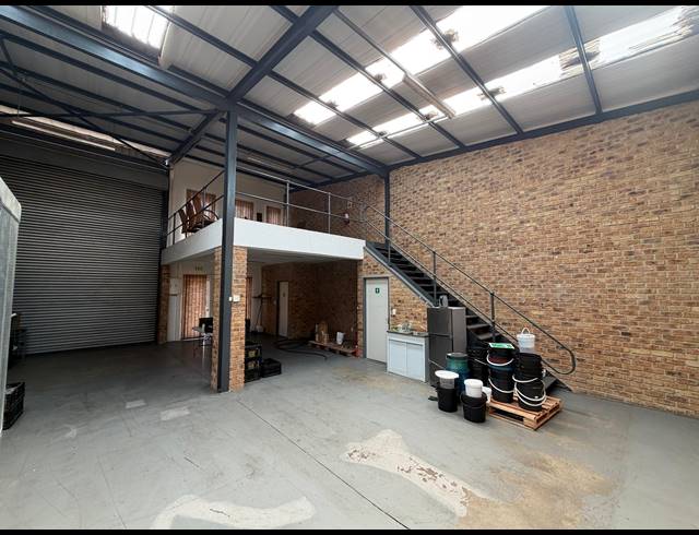 155M² WAREHOUSE TO LET IN CHLOORKOP
